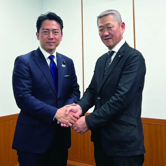 林健児の活動写真:衆議院議員 小泉進次郎氏と